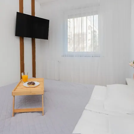 Old Town Aesthetic Deep Blue In By Renters Apartamento *