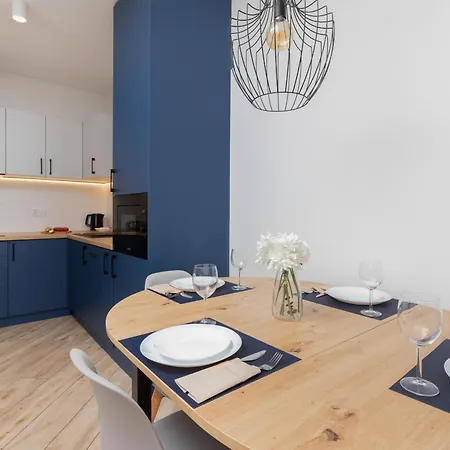 Old Town Aesthetic Deep Blue In By Renters 아파트