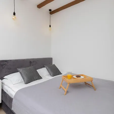 Apartmán Old Town Aesthetic Deep Blue In By Renters *