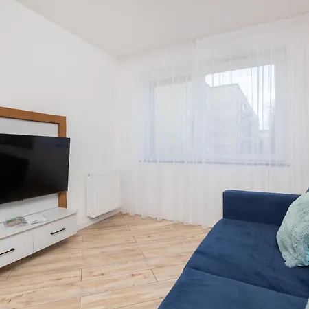 Old Town Aesthetic Deep Blue In By Renters Apartmán